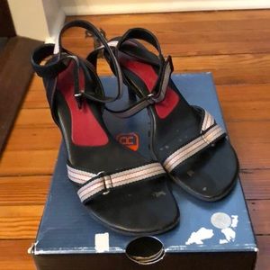 Kenneth Cole Reaction High Notes Sandals